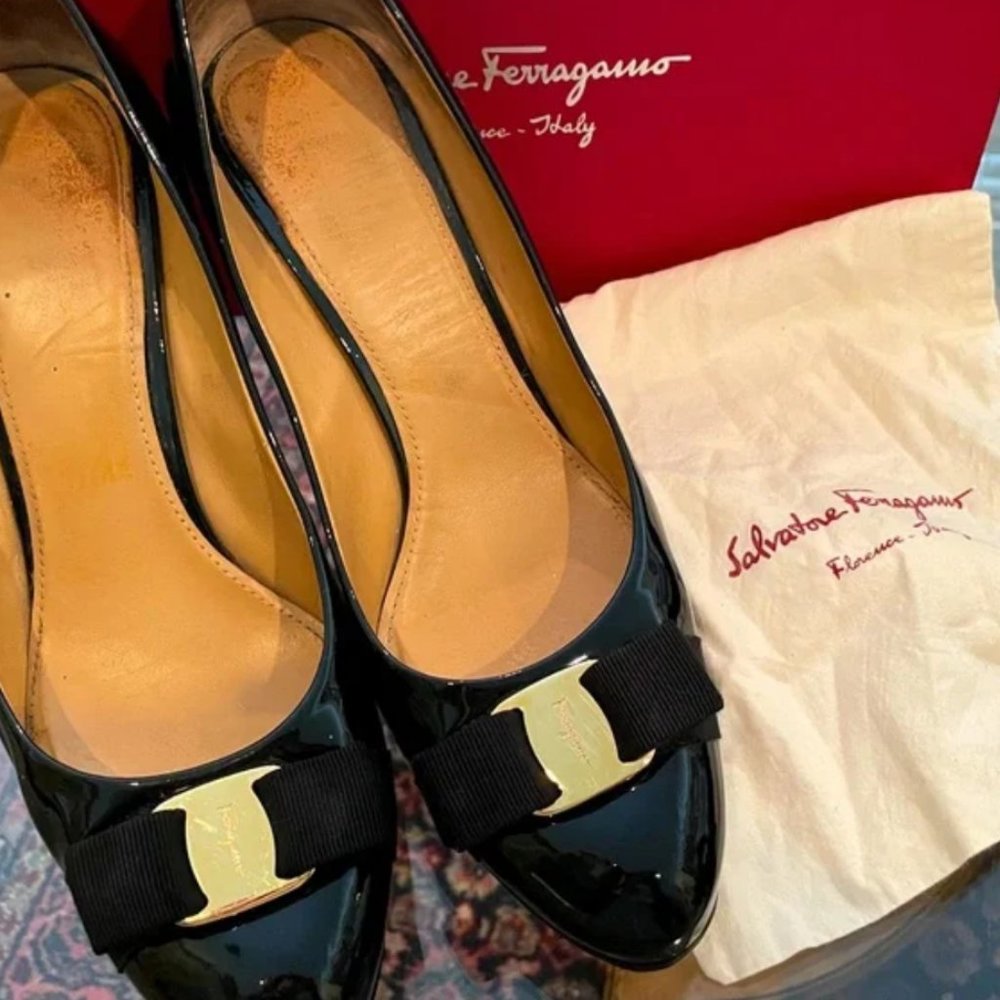 Authentic Ferragamo Pimpa Heels With Vara Bow